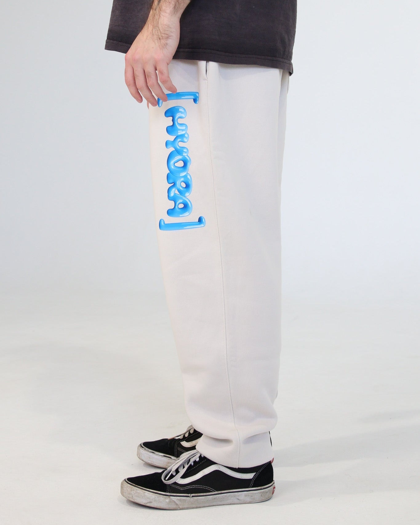 NEW WORLD Sweats