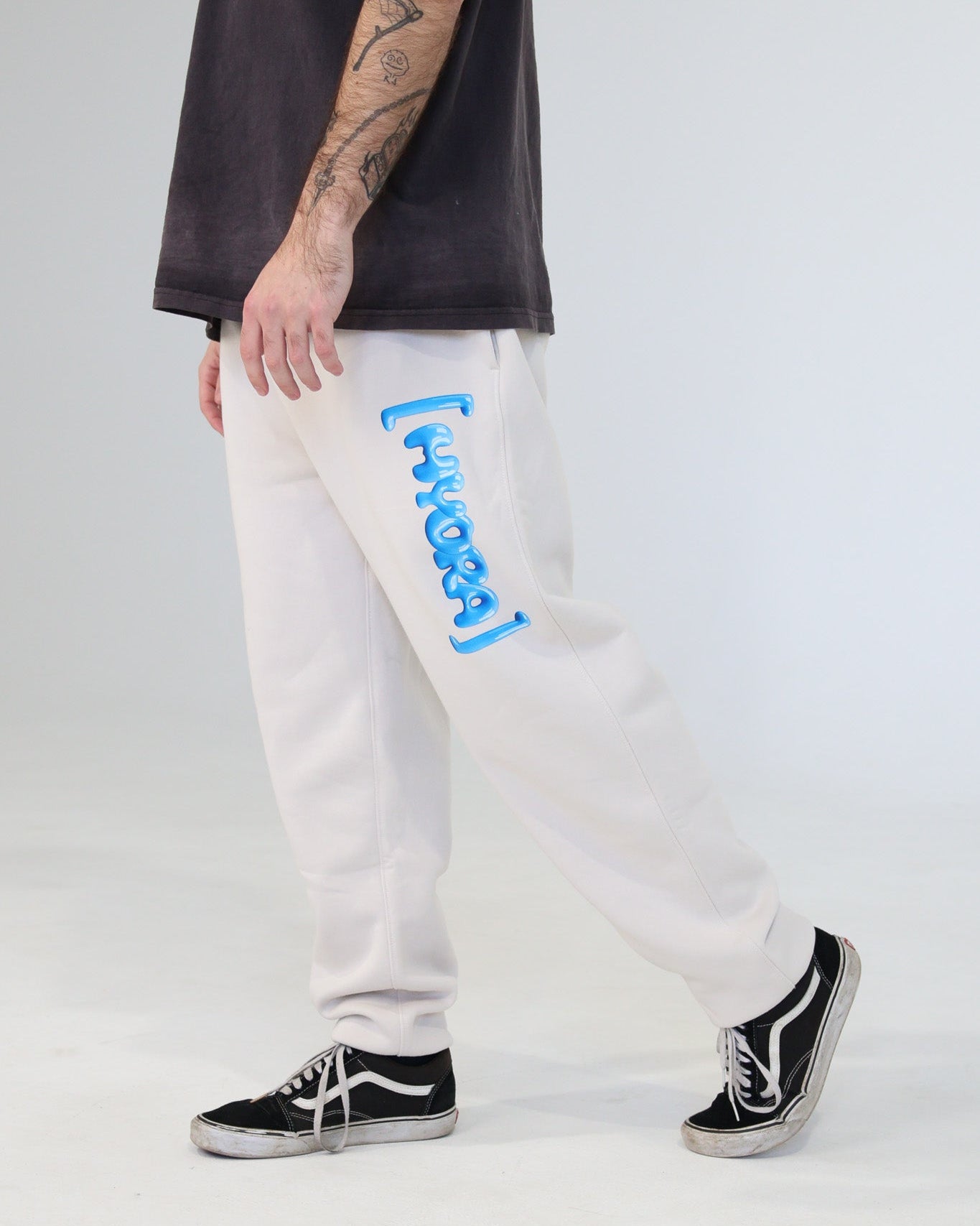 NEW WORLD Sweats