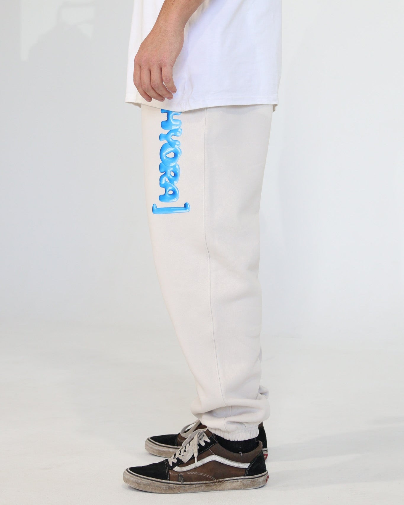 NEW WORLD Sweats